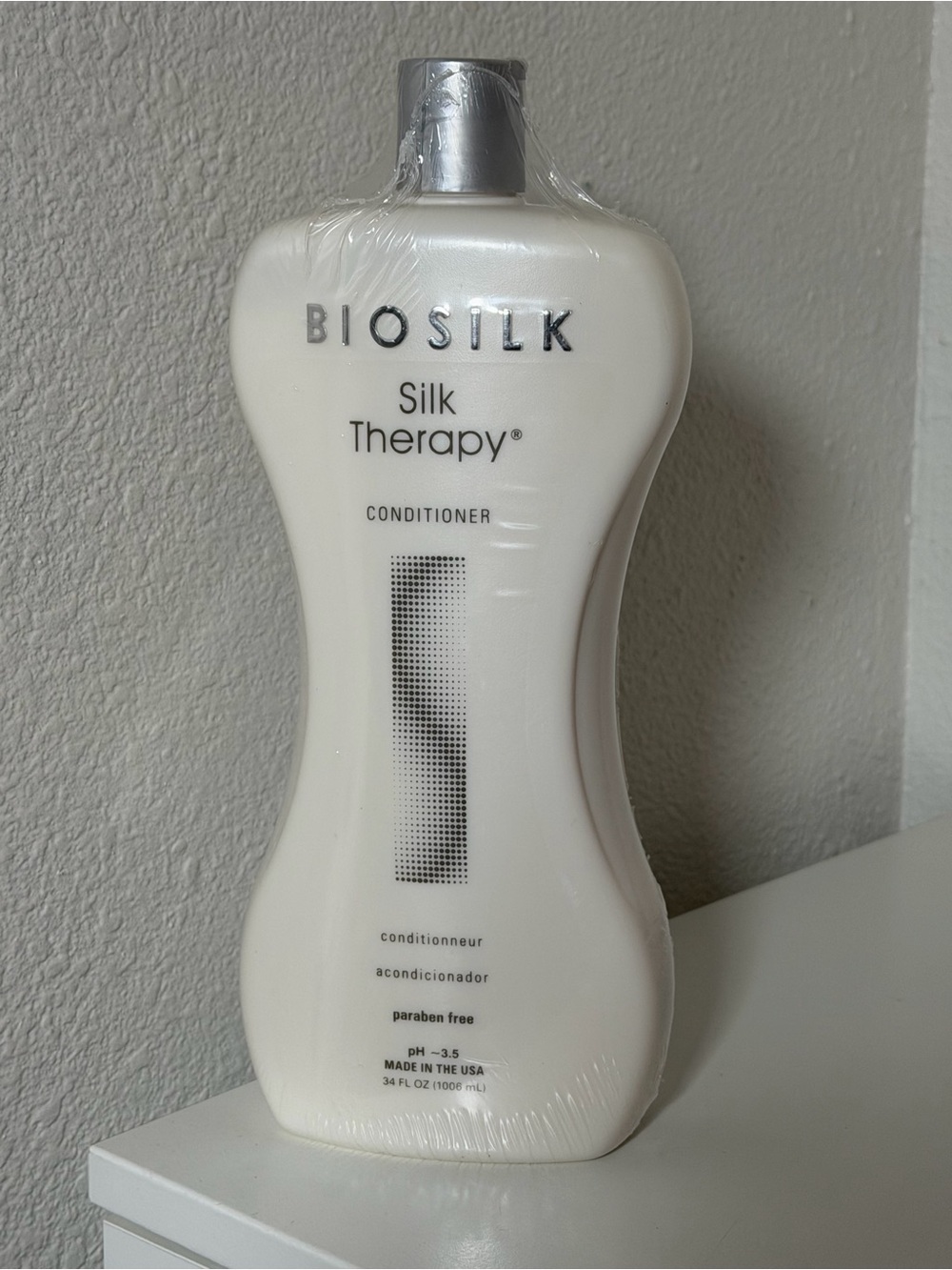 Biosilk Silk Therapy Conditioner - White and Silver Bottle